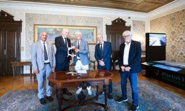 LA MEDAGLIA BRONZEA DEL COMUNE DI TRIESTE ALLA LEGA NAVALE ITALIANA