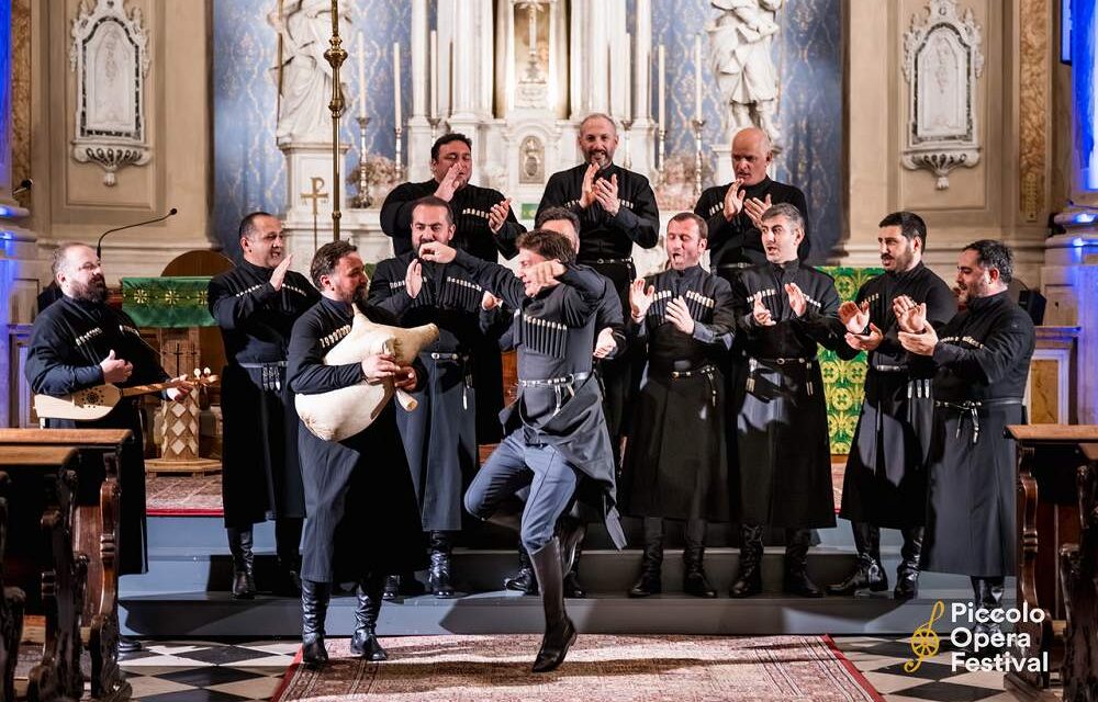 L’INCANTO DELLA TRADIZIONE E LA FORZA DELLA MUSICA NELL’APPLAUDITO CONCERTO DELL’ENSEMBLE BASIANI, ENSEMBLE DI STATO DELLA GEORGIA, PER IL “CANTO DEI COLLI” DEL PICCOLO OPERA FESTIVAL