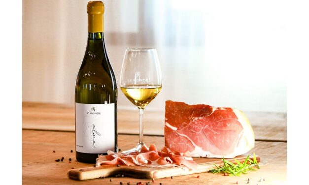 L’estate secondo Le Monde: Alma Pinot Bianco DOC incontra il prosciutto crudo di Ragogna