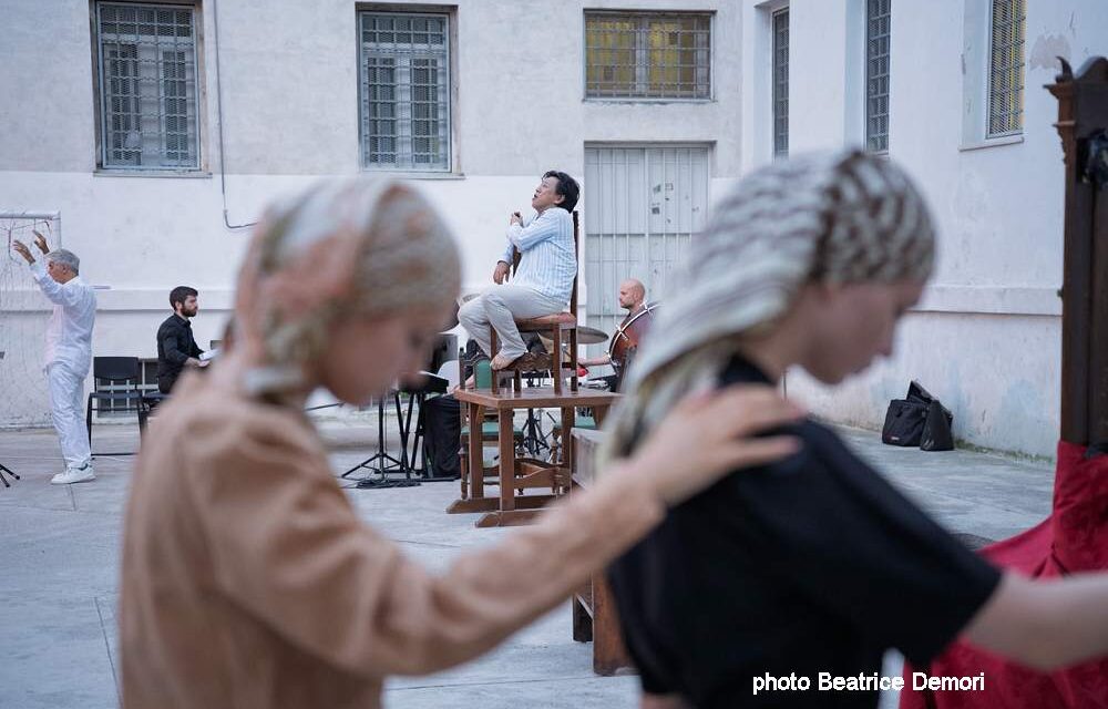 “STANDING OVATION” NEL CARCERE DI GORIZIA PER IL DEBUTTO DEL DITTICO OPERISTICO “IL PRIGIONIERO / IL SIGILLO” PRESENTATO DAL PICCOLO OPERA FESTIVAL