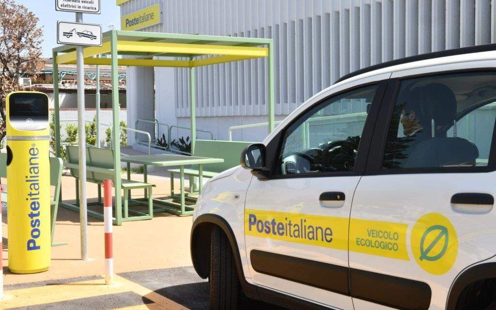 Poste Italiane per la mobilità sostenibile: oltre 3.200 le colonnine di ricarica già installate nei piccoli centri