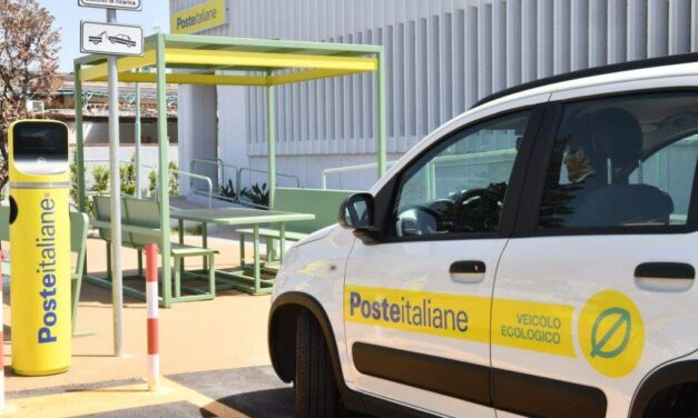 Poste Italiane per la mobilità sostenibile: oltre 3.200 le colonnine di ricarica già installate nei piccoli centri