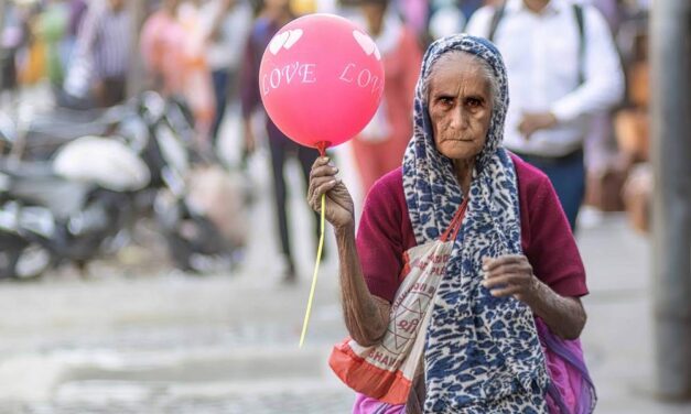 “INDIA. FRAMMENTI DI QUOTIDIANITÀ”: IL FOTOGRAFO PATRIZIO MANIERO ANTICIPA I CONTENUTI DELLA SUA PROSSIMA MOSTRA ALLA SOMSI PORDENONE CON UNA SERATA DI MULTIVISIONI