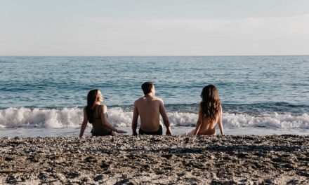 Estate 2026: al mare spopola il turismo libertino