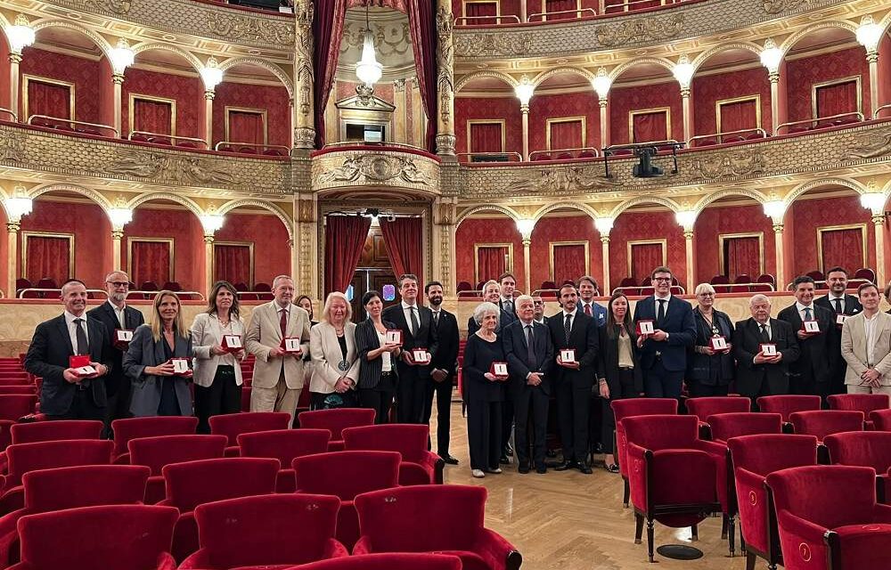 Conferita al Teatro Nuovo Giovanni da Udine la medaglia celebrativa #veronacallas100