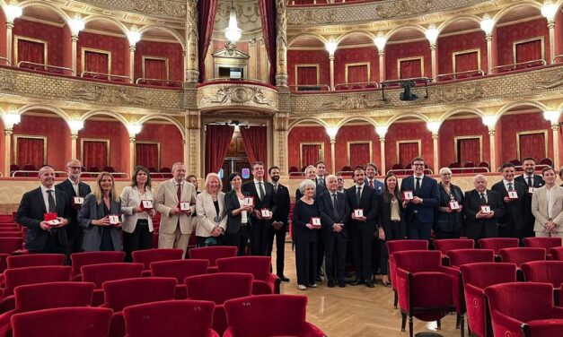 Conferita al Teatro Nuovo Giovanni da Udine la medaglia celebrativa #veronacallas100