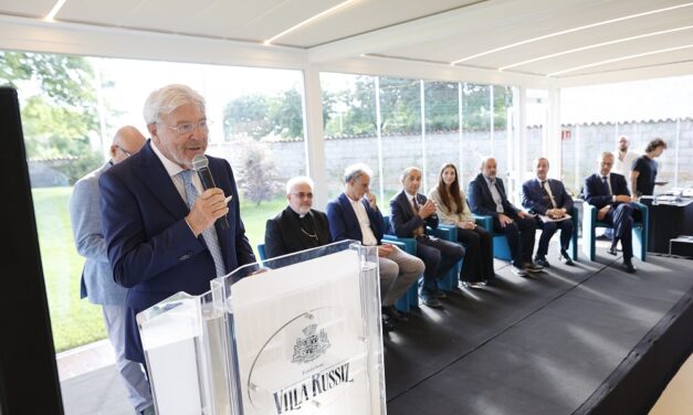 Dalla collaborazione tra Borgo Laudato si’, Regione Friuli Venezia Giulia, Università degli Studi di Udine e Fondazione Villa Russiz nasce il vino Laudato Sie
