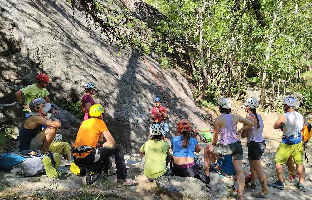 DOPO UNA INTENSA SETTIMANA DI CORSO DI AGGIORNAMENTO, GLI ISTRUTTORI DELLA SCUOLA NAZIONALE DI ALPINISMO EMILIO COMICI SONO RIENTRATI DA AILEFROIDE (FRANCIA)