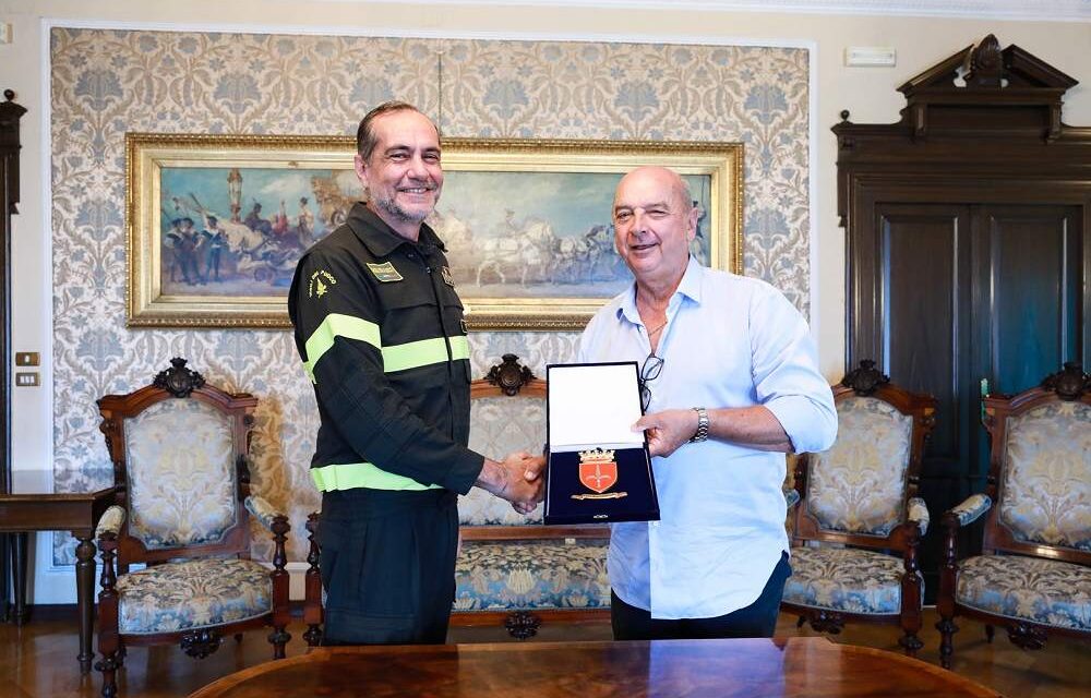 IL SINDACO ROBERTO DIPIAZZA HA RICEVUTO IN MUNICIPIO IL NUOVO COMANDANTE DEI VIGILI DEL FUOCO, ANTONIO DEL GALLO