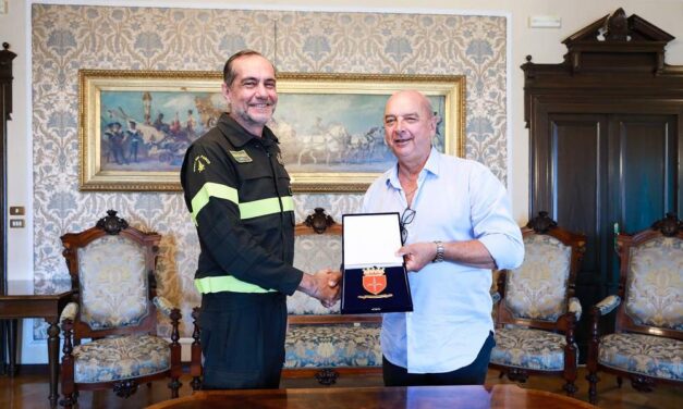 IL SINDACO ROBERTO DIPIAZZA HA RICEVUTO IN MUNICIPIO IL NUOVO COMANDANTE DEI VIGILI DEL FUOCO, ANTONIO DEL GALLO