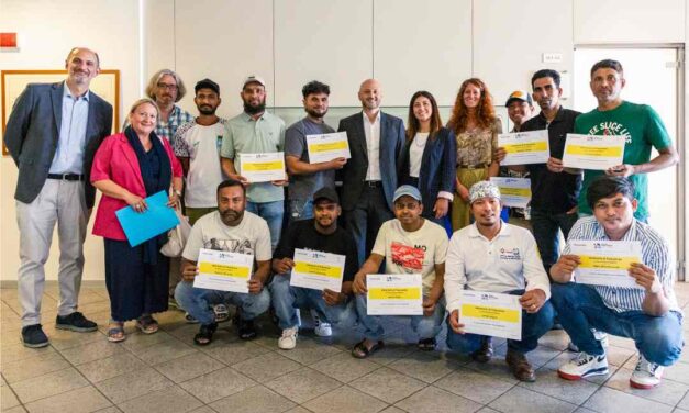 FONDAZIONE FINCANTIERI E SOCIETÀ DANTE ALIGHIERI: CONSEGNATI A MONFALCONE I PRIMI ATTESTATI DEL CORSO DI EDUCAZIONE CIVICA PER I LAVORATORI STRANIERI DELL’INDOTTO