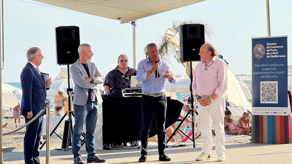 SUCCESSO A GRADO PER “IL DISTRETTO IN PASSERELLA – BEACH”: MODA E ECCELLENZE LOCALI PROTAGONISTI ALLE ANTICHE TERME
