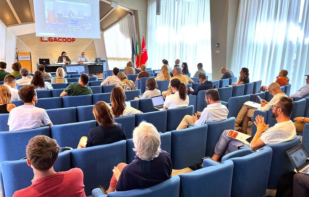 “COMUNICARE CONTROVENTO”: GIORNALISTI E LEGACOOPSOCIALI A CONFRONTO SU GENERE, INCLUSIONE E LAVORO SOCIALE. IL FOCUS SUL LINGUAGGIO