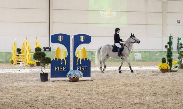 FIERACAVALLI – NELLA MENTE DEI CAVALIERI: SVELATI I PRIMI RISULTATI DELLA RICERCA SULLE ABILITÀ COGNITIVE CHE INFLUENZANO LA PERFORMANCE NEL SALTO OSTACOLI