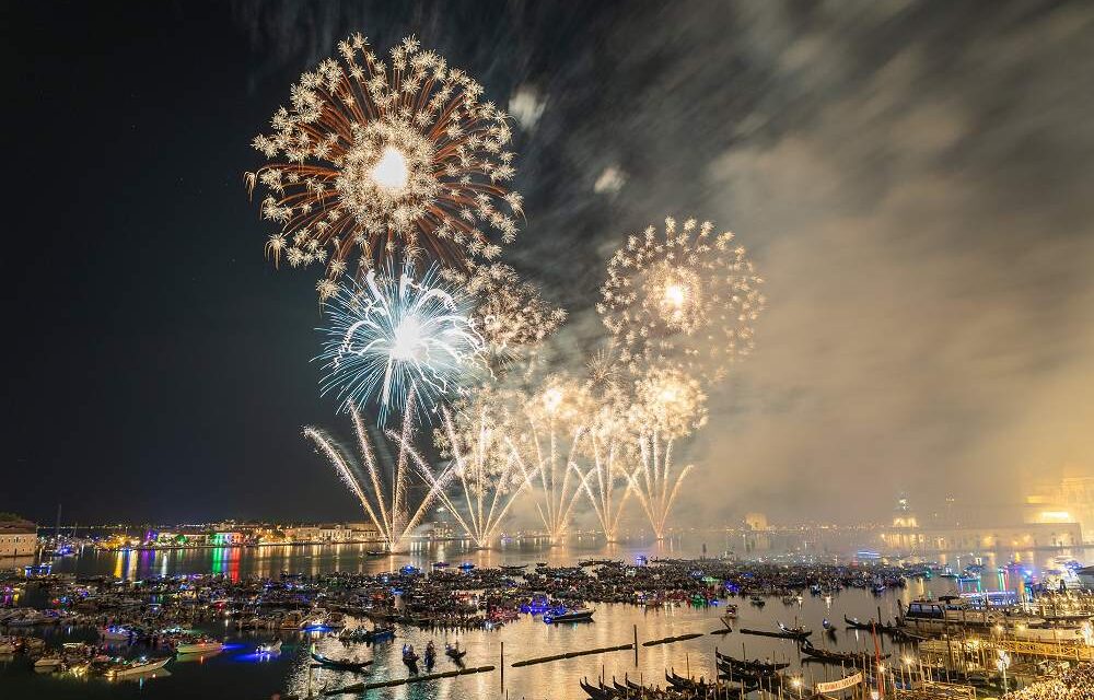 Il Redentore dipinge il cielo: un omaggio alla luce di Venezia tra sostenibilità e sicurezza