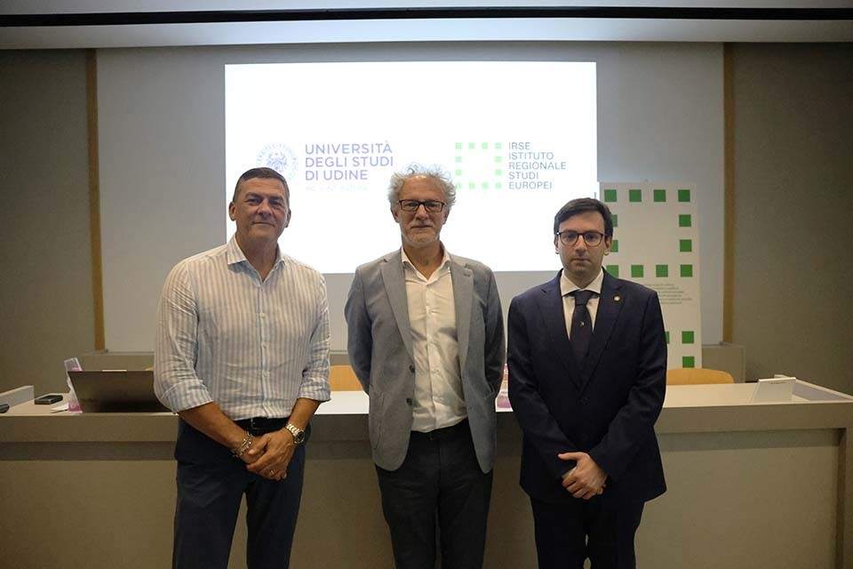 UNIVERSITÀ DI UDINE E ISTITUTO REGIONALE DI STUDI EUROPEI, CONVENZIONE PER LA CRESCITA DEL TERRITORIO