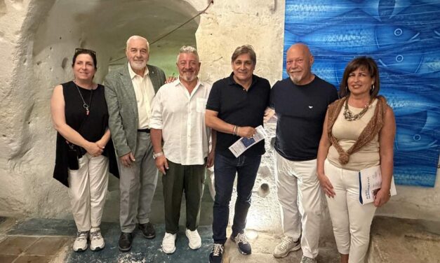 “Solchi Acquei” di Gianni Maran: arte, mare e dialogo per il primo evento a Matera del progetto THALASSA – Rotte di Cultura, Dialogo e Legalità cui partecipa l’Università Popolare di Trieste