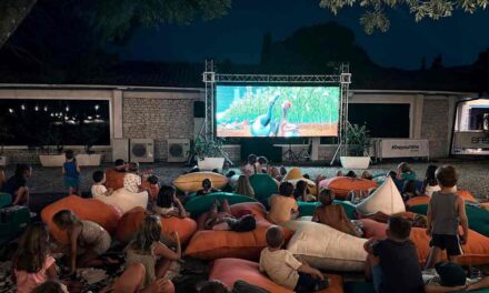 Ferragosto al Parco Caravella: cinema sotto le stelle per i bambini e poi tanta musica per i giovani al Base Club Experience