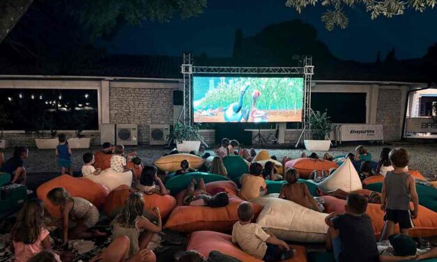 Ferragosto al Parco Caravella: cinema sotto le stelle per i bambini e poi tanta musica per i giovani al Base Club Experience