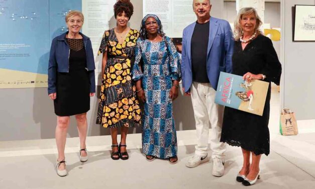 IL SINDACO ROBERTO DIPIAZZA ALL’INAUGURAZIONE DELLA MOSTRA “AFRICA 1970-2005. DISEGNI DI EDOARDO DI MURO. TRIESTE-DAKAR”