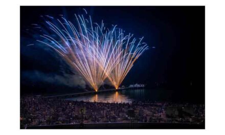 “L’Incendio del Mare” accende il gran finale del Ferragosto di Lignano Pineta
