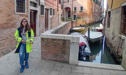 POSTE ITALIANE, ELEONORA CANNAS, UNA POSTINA NEL CUORE DELL’ESTATE VENEZIANA: “VENEZIA È UNA SORPRESA CONTINUA”