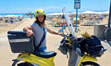 POSTE ITALIANE: LA PORTALETTERE DI LIGNANO TRA IL MARE E LA FOCE DEL TAGLIAMENTO