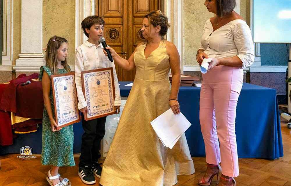 Trovano una bomba a 8 e 11 anni ed evitano una tragedia: bambini di Savogna premiati per il senso civico