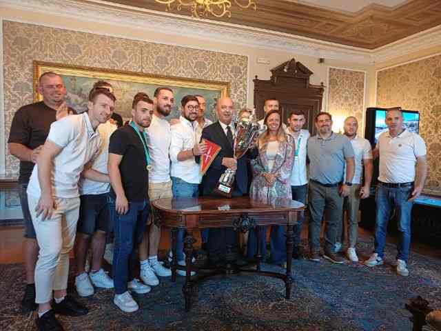 IL SINDACO DIPIAZZA E L’ASSESSORE LODI HANNO RICEVUTO IN MUNICIPIO UNA RAPPRESENTANZA DEL “TORNEO CITTÀ DI TRIESTE”, CAMPIONE NAZIONALE “ACSI GAZZETTA FOOTBALL LEAGUE” DI CALCIO A 7