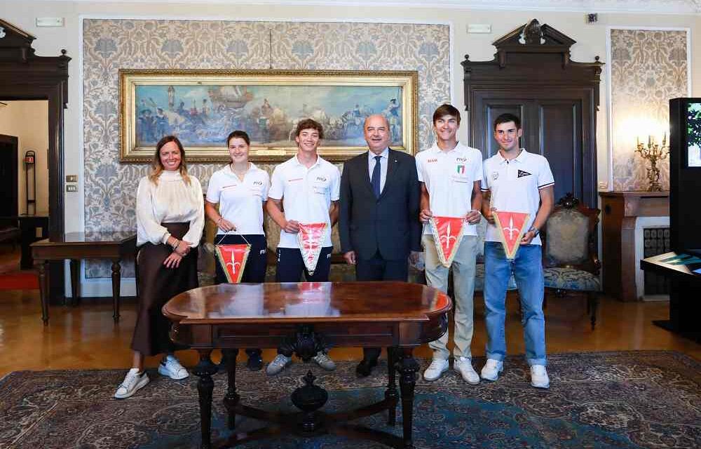 IL SINDACO DIPIAZZA E L’ASSESSORE LODI HANNO RICEVUTO IN SALOTTO AZZURRO UN GRUPPO DI PROMETTENTI GIOVANI VELISTI