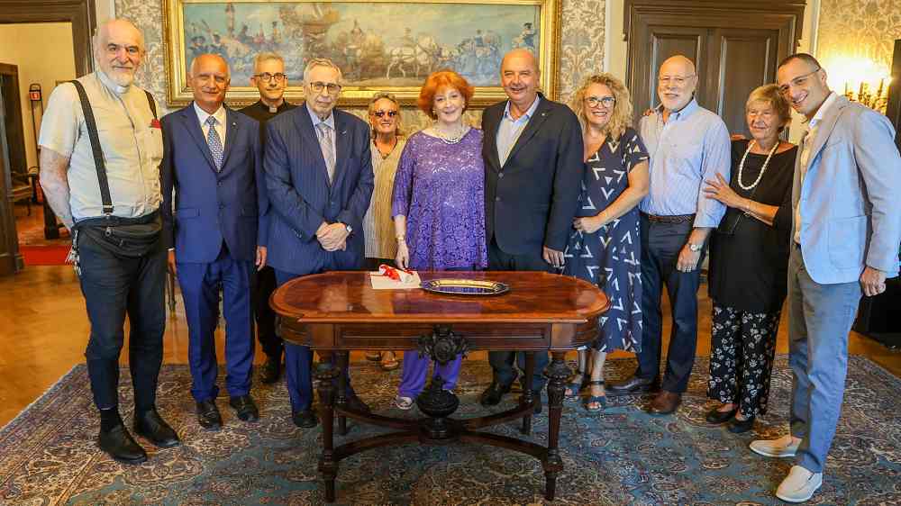 BENEMERENZA DEL SINDACO ROBERTO DIPIAZZA ALLA CONCITTADINA GIULIANA STECCHINA