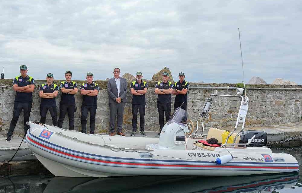 Consegnato un gommone acquistato dal Corpo Volontari Sicurezza e Soccorso FVG grazie al contributo della Fondazione CRTreste