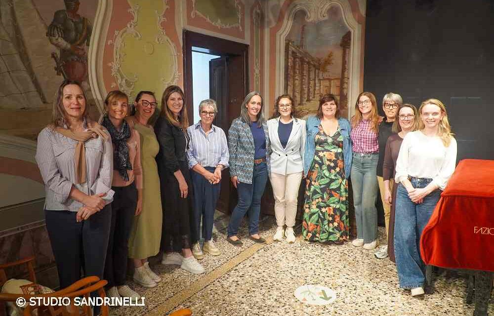 MUSEO CARNICO DELLE ARTI POPOLARI “MICHELE GORTANI” – TOLMEZZO: CONCLUSO IL CORSO DEDICATO AGLI SCARPETS PER OTTO DONNE PROVENIENTI DAL BRASILE NELL’AMBITO DI UNA COLLABORAZIONE CON ENTE FRIULI NEL MONDO