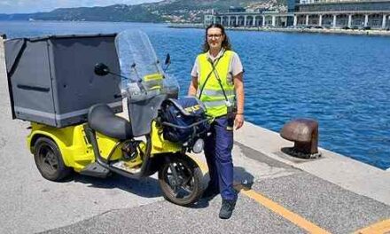 POSTE ITALIANE: LA PORTALETTERE SULLE RIVE DI TRIESTE