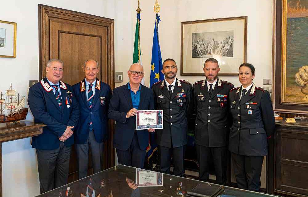 Consegnata la tessera di Socio Benemerito dell’Associazione Nazionale Carabinieri a S.E. il Prefetto di Trieste Dottor Giuseppe Petronzi