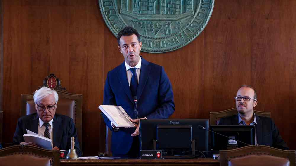 PRESENTATO IL VOLUME DEDICATO ALLA STORIA DEL PALAZZO MUNICIPALE E ALLA TRASFORMAZIONE DI PIAZZA UNITÀ