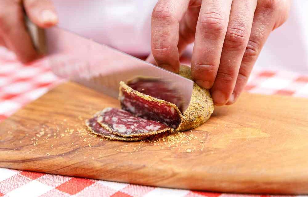 Festa della Pitina 2026, il conto alla rovescia parte sabato da Barcis con l’affumicatura della Pitina