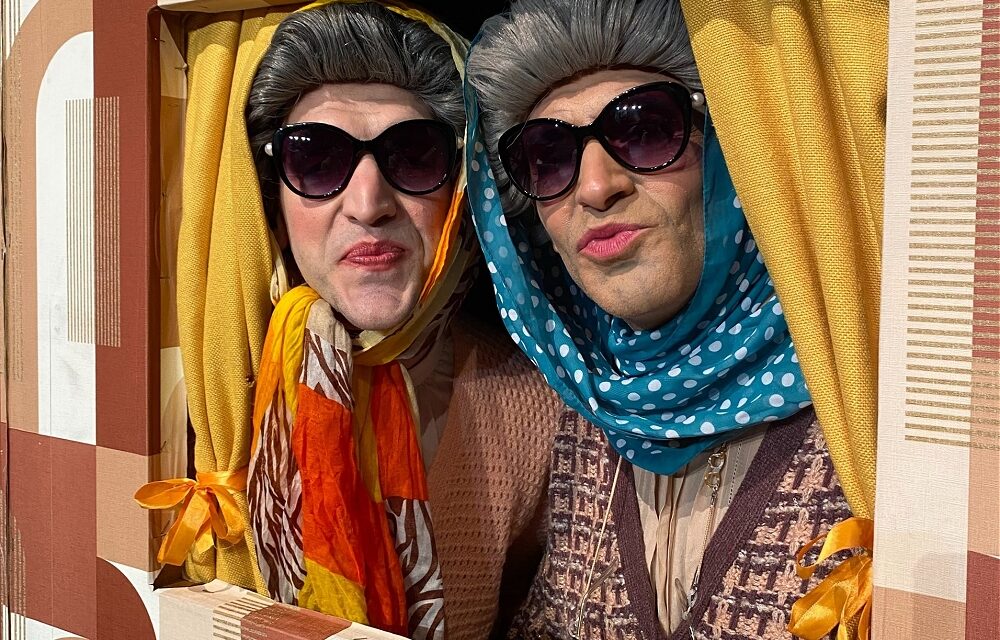 DUE AMICHE, UN FARO E UN SOGNO DI LIBERTÀ: ANÀ-THEMA APRE LA STAGIONE CON “COME THELMA E LOUISE”