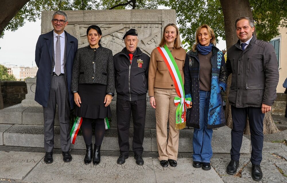 SCOPERTA ALLA PRESENZA DELL’ASSESSORE DE GAVARDO, AL TERMINE DEI LAVORI DI RESTAURO, L’ARA DEDICATA ALLA III ARMATA SUL COLLE DI SAN GIUSTO