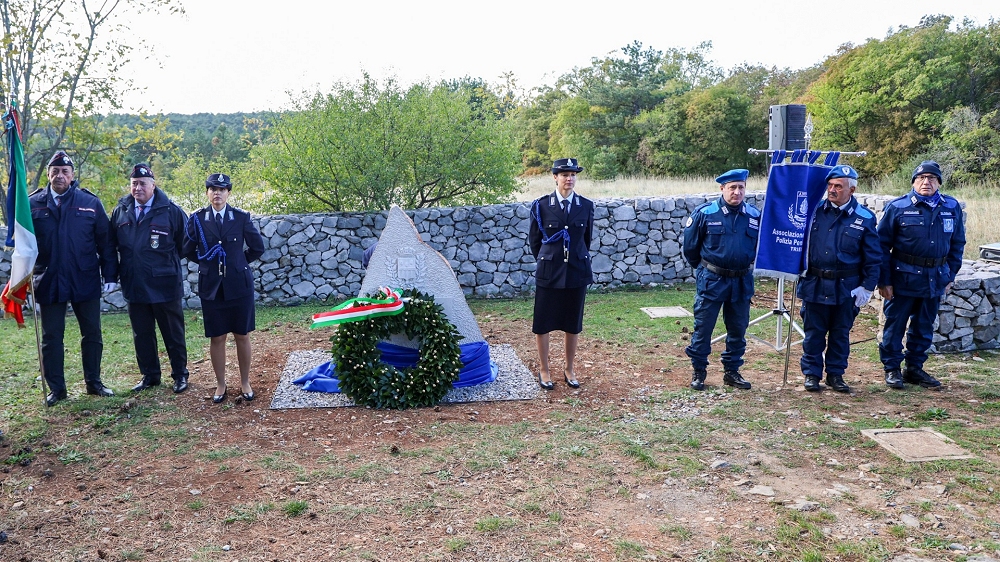 CERIMONIA DI SCOPERTURA PRESSO LA FOIBA DI BASOVIZZA MONUMENTO NAZIONALE DEL CIPPO COMMEMORATIVO ALLA MEMORIA DEGLI AGENTI DI CUSTODIA TRUCIDATI E INFOIBATI NEL MAGGIO DEL 1945
