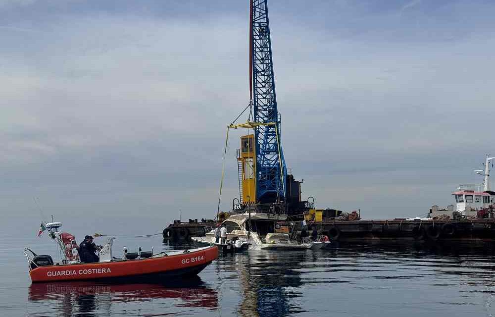 Recuperata imbarcazione da diporto DIWA II affondata nel Golfo di Trieste
