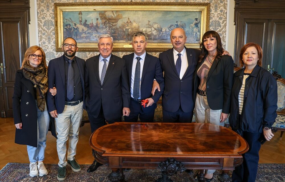 IL SINDACO DIPIAZZA HA RICEVUTO IN SALOTTO AZZURRO IL SINDACO DI LATERZA, GIUSEPPE CRISTELLA