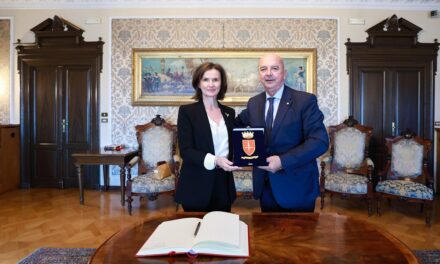IL SINDACO ROBERTO DIPIAZZA RICEVE SUA ECCELLENZA MELITA GABRIČ, AMBASCIATRICE SLOVENA IN ITALIA
