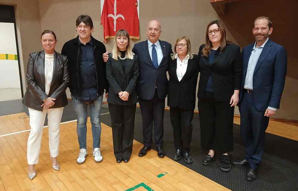 INTITOLATA, ALLA PRESENZA DEL SINDACO DIPIAZZA E DEL SOTTOSEGRETARIO DI STATO AL MINISTERO DELL’ISTRUZIONE E DEL MERITO, ON. PAOLA FRASSINETTI, A SERGIO RAMELLI LA PALESTRA DELLA SCUOLA “DON MILANI”