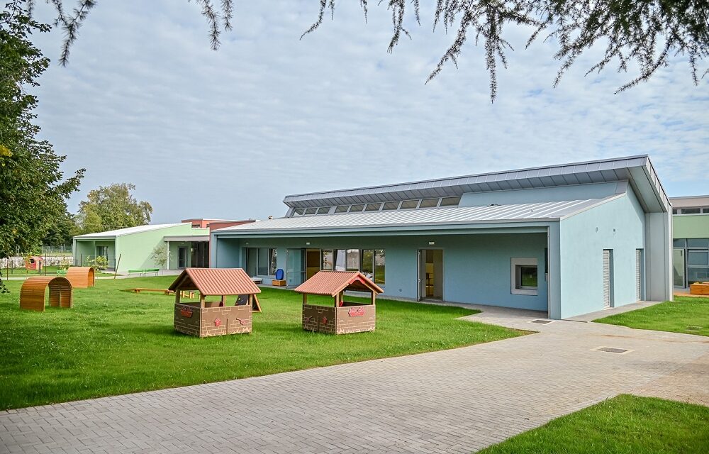 INAUGURATO IL NUOVO POLO PER L’INFANZIA DI MASER CON LA BENEDIZIONE DEL VESCOVO TOMASI E LA PRESENZA DEL PRESIDENTE DEL CONSIGLIO VENETO LUCA ZAIA