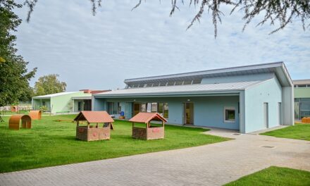 INAUGURATO IL NUOVO POLO PER L’INFANZIA DI MASER CON LA BENEDIZIONE DEL VESCOVO TOMASI E LA PRESENZA DEL PRESIDENTE DEL CONSIGLIO VENETO LUCA ZAIA