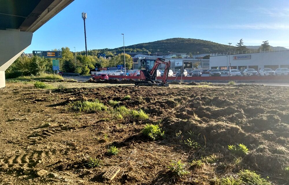 AL VIA I LAVORI ALLA ROTATORIA SU VIA DELLE SALINE