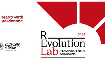 AL TEATRO VERDI DI PORDENONE IN SCENA LO SPETTACOLO «IN MUTANDE»: QUATTROCENTO ANNI DI FOLLIE FINANZIARIE APRONO LA RASSEGNA “R-EVOLUTION LAB”