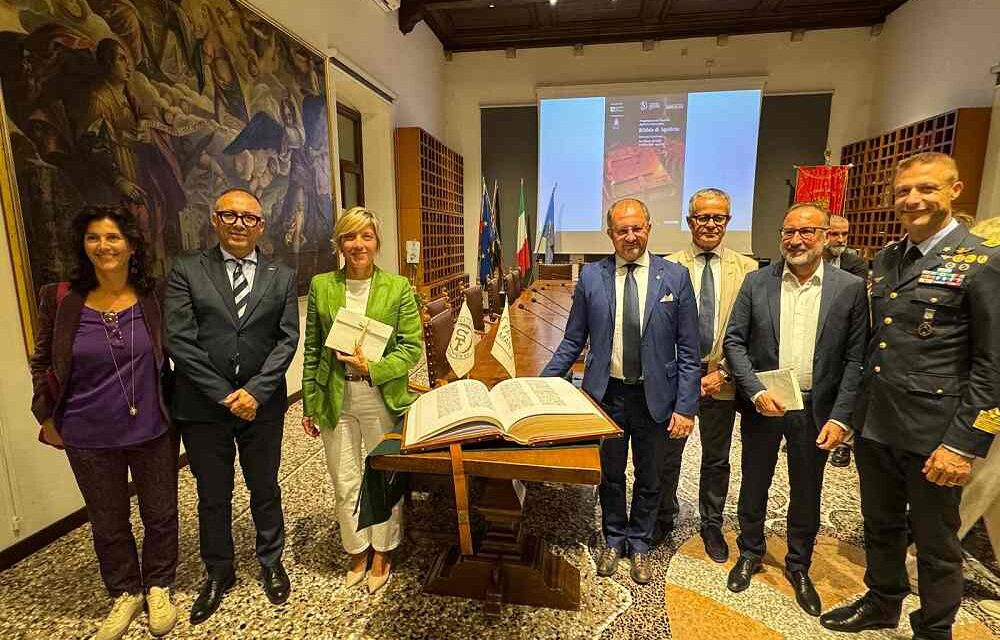 A San Daniele del Friuli presentato il primo volume della Bibbia di Aquileia davanti a una sala gremita