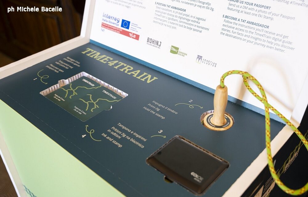 DA VENEZIA ALLA SLOVENIA, NELLE STAZIONI ARRIVANO LE POSTAZIONI CON I TIMBRI: NASCE IL PASSAPORTO FERROVIARIO DA COLLEZIONARE